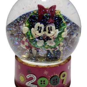 Walt Disney  Mickey Mouse and Minnie Mouse Christmas Snow Globe 2009
